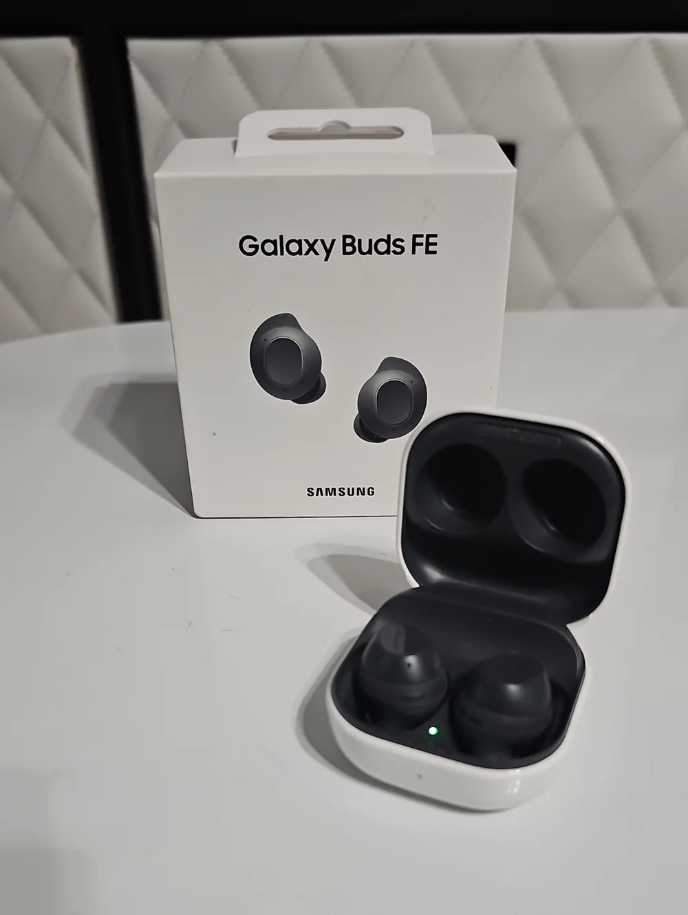 Samsung Galaxy Buds FE — Black Earbuds in White Charging Case